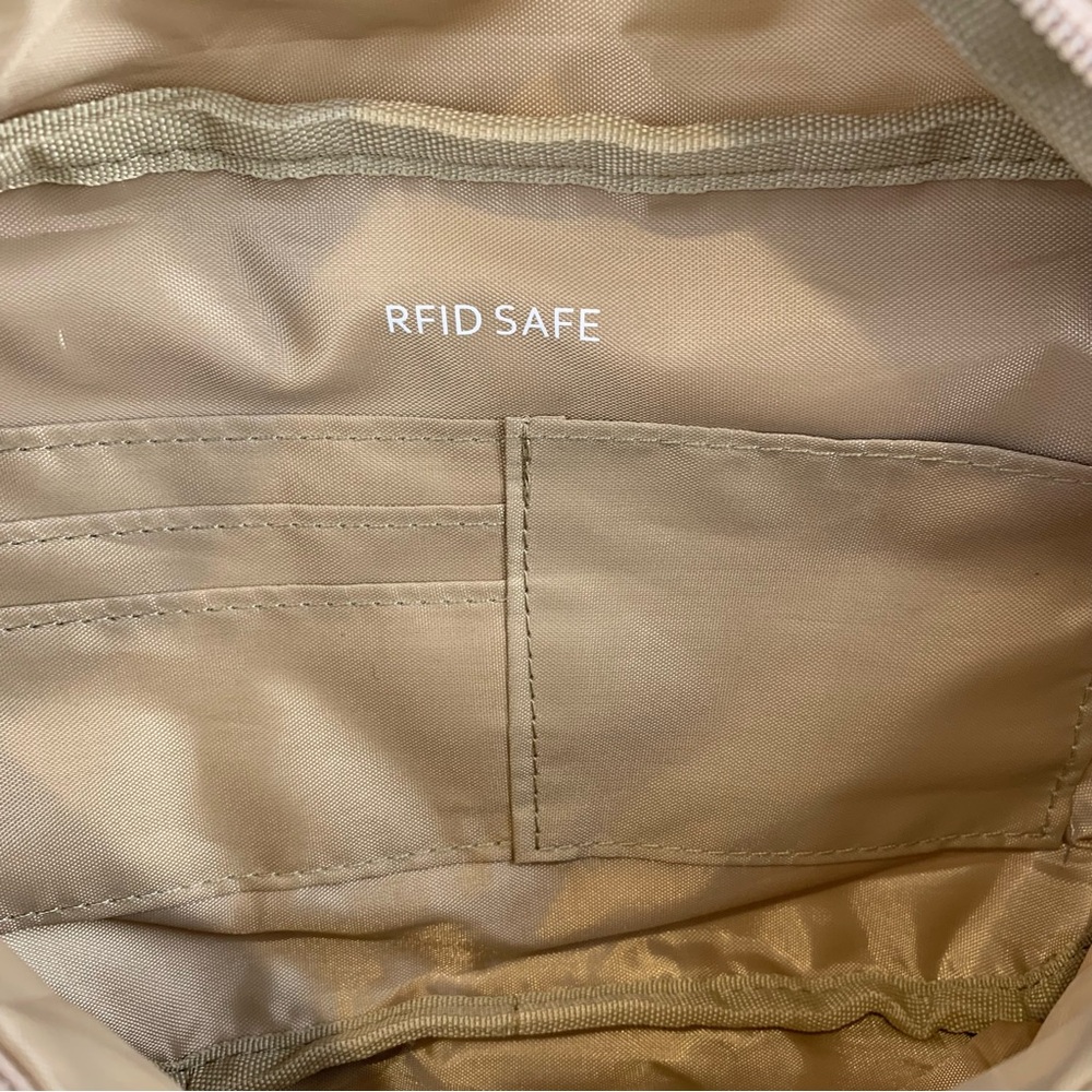 NWOT The Foldie Crossbody Travel Bag Taupe Beige RFID Safe Cut-Proof Strap - Picture 6 of 11